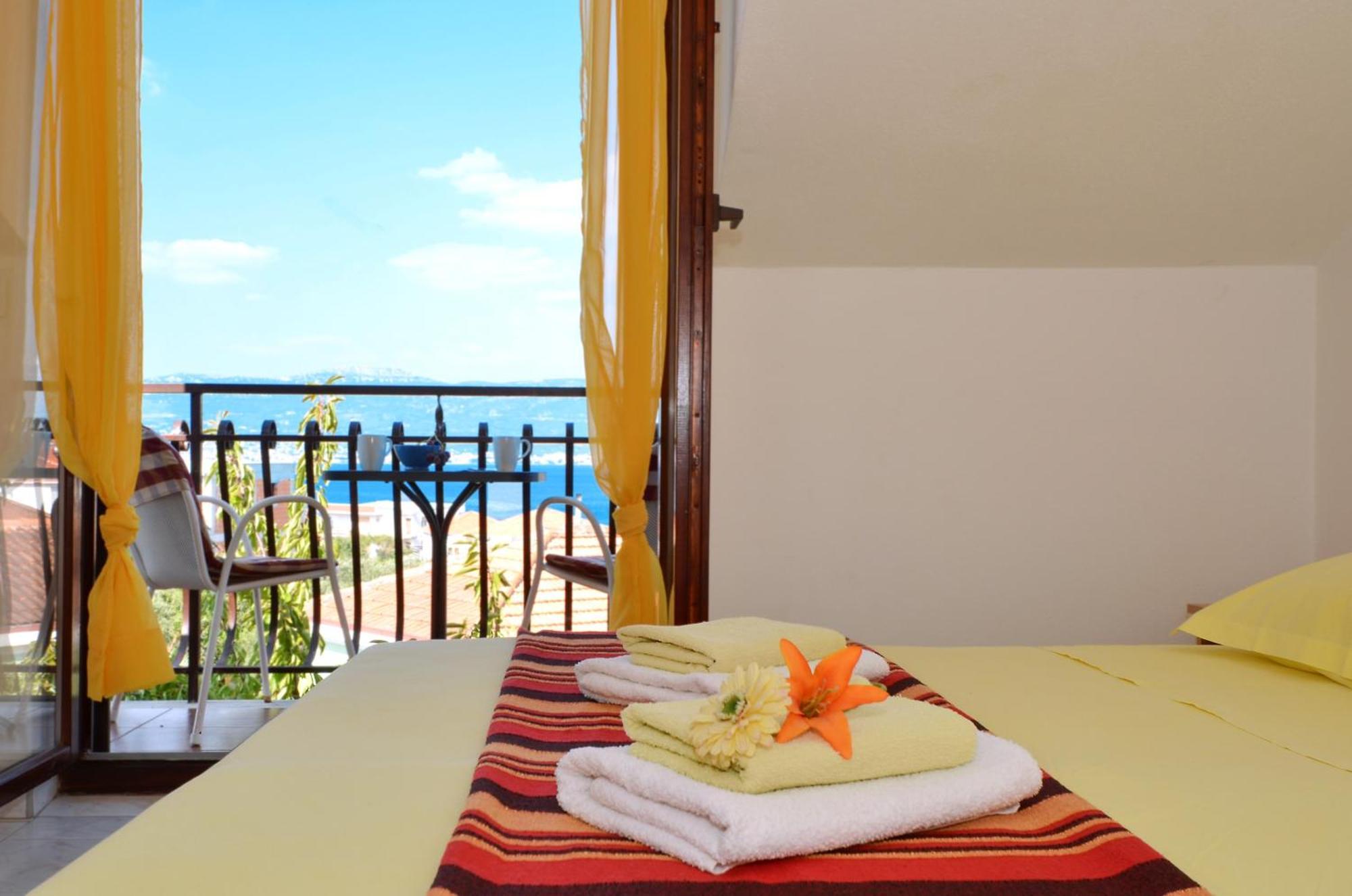 Apartments By The Sea Slatine, Ciovo - 12176 Rum bild