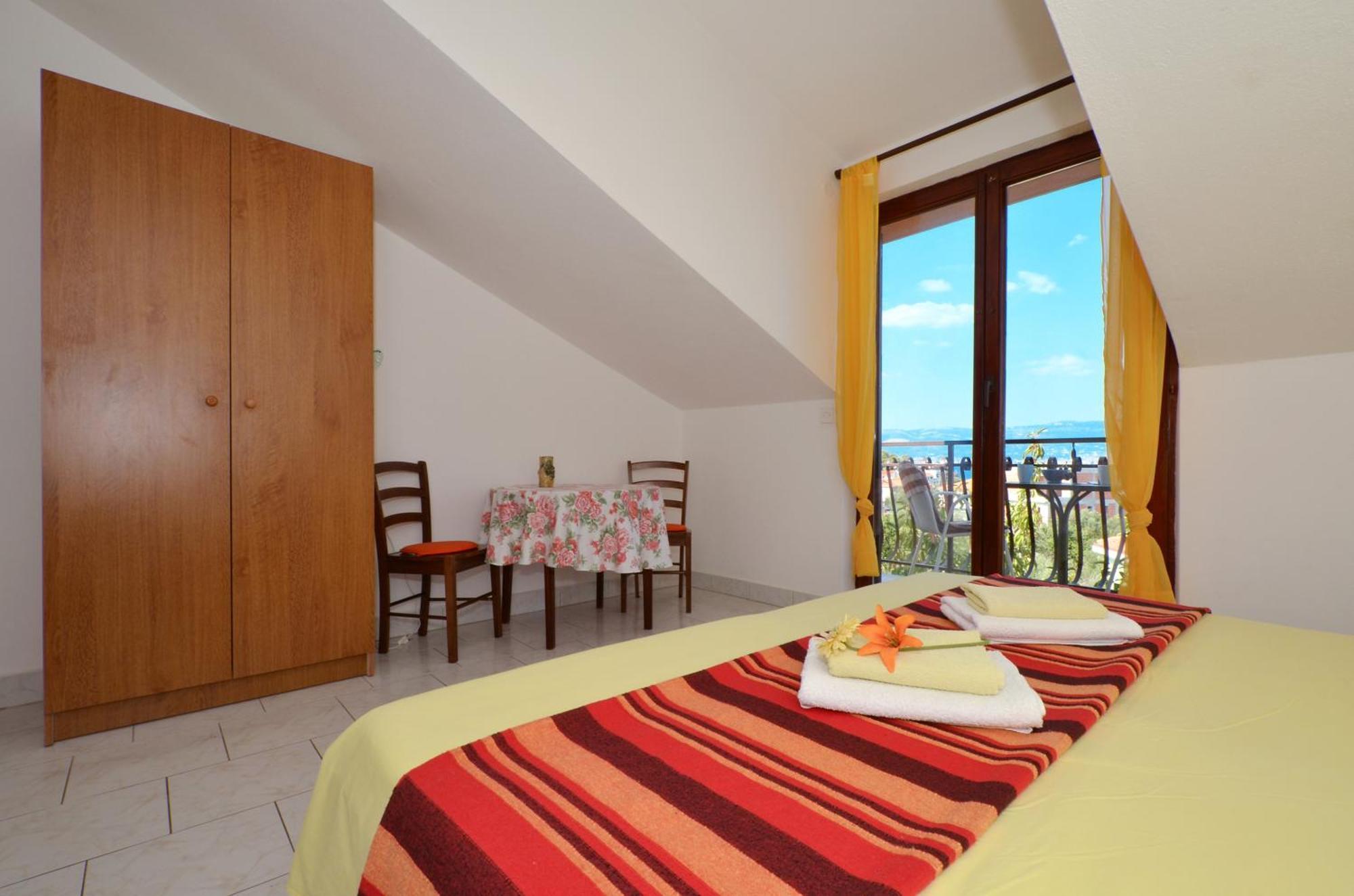 Apartments By The Sea Slatine, Ciovo - 12176 Rum bild